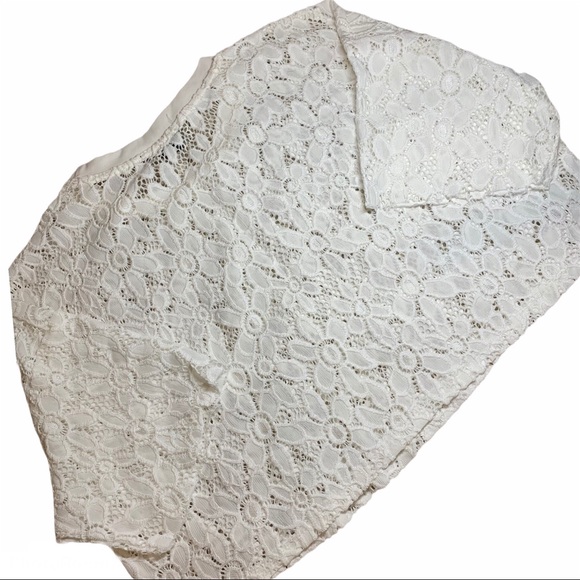 F21 Floral Lace Crop Top - Picture 3 of 3